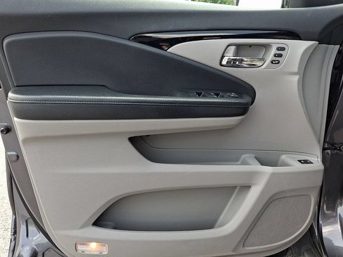 Used 2018 Honda Pilot Elite image 15