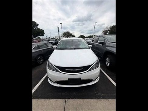 Used 2018 Chrysler Pacifica Touring Plus FWD image 12