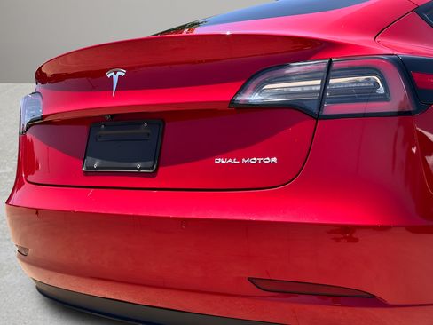 Used 2022 Tesla Model 3 Long Range AWD/4WD image 26