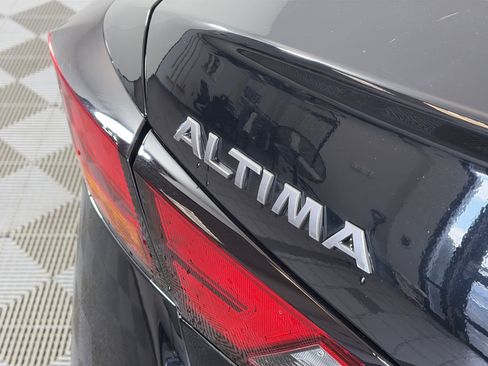 Used 2024 Nissan Altima 2.5 SV image 15