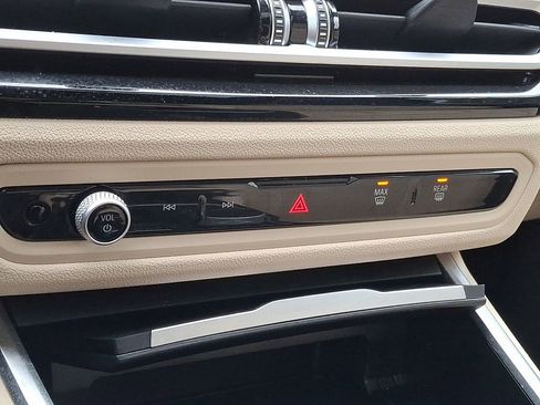 Certified 2023 BMW 330i xDrive Sedan w/ Convenience Package image 13