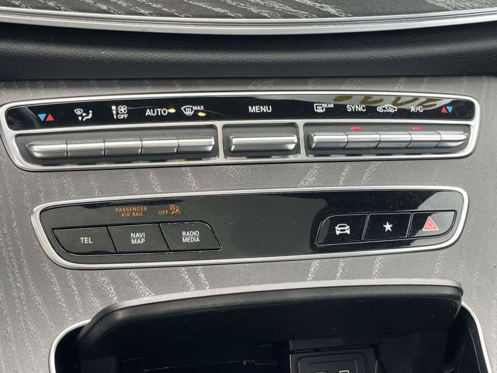 Used 2021 Mercedes-Benz E 350 4MATIC Sedan image 28
