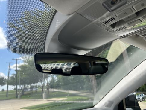 Certified 2025 Volkswagen Taos SE AWD/4WD image 23