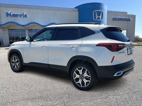 Used 2021 Kia Seltos EX AWD/4WD image 3