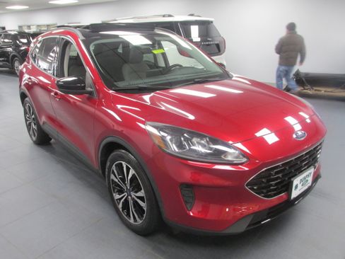 Certified 2021 Ford Escape SE w/ SE Sport Appearance Package image 3