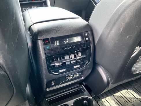 Used 2021 Jeep Grand Cherokee L Laredo AWD/4WD image 12