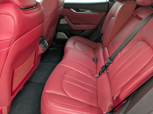 Used 2022 Maserati Levante Modena image 15