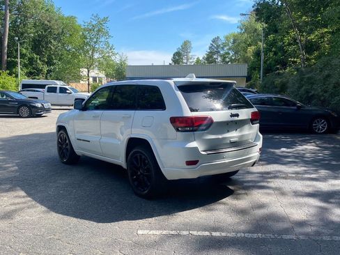 Used 2019 Jeep Grand Cherokee Altitude AWD/4WD image 6