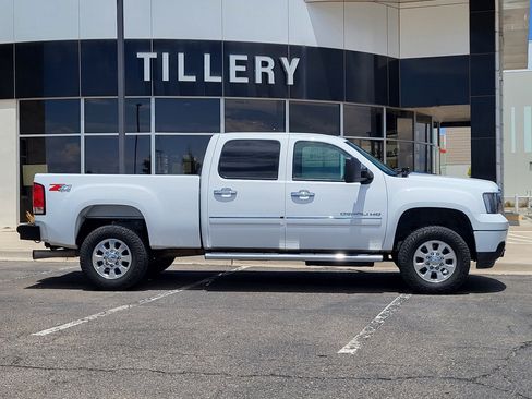 Used 2014 GMC Sierra 2500 Denali w/ Suspension Package, Off-Road AWD/4WD image 1
