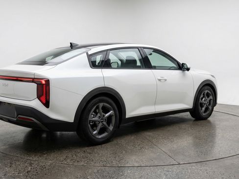 Used 2025 Kia K4 LXS image 9