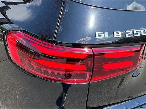 Used 2024 Mercedes-Benz GLB 250 image 30