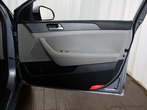 Used 2017 Hyundai Sonata SE image 29