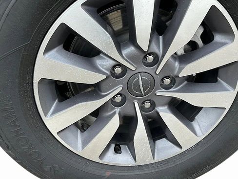 Used 2024 Chrysler Pacifica Select image 32