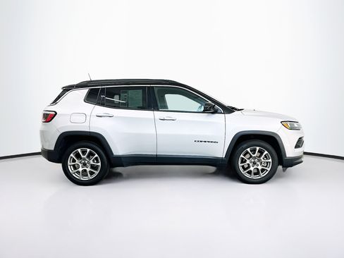 Used 2025 Jeep Compass Limited AWD/4WD image 10