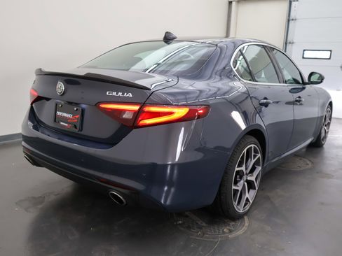 Used 2019 Alfa Romeo Giulia Ti AWD/4WD image 3