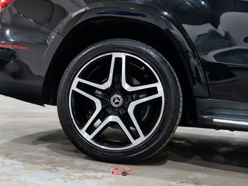 Used 2018 Mercedes-Benz GLS 550 4MATIC w/ Driver Assistance Package image 11