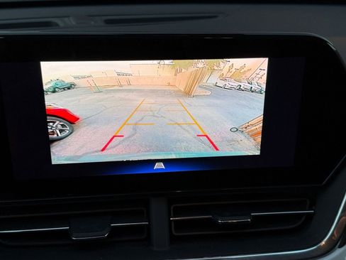 Used 2025 Chevrolet Trax LT w/ LT Convenience Package image 17