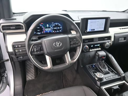 Used 2024 Toyota Tacoma TRD Off-Road image 17