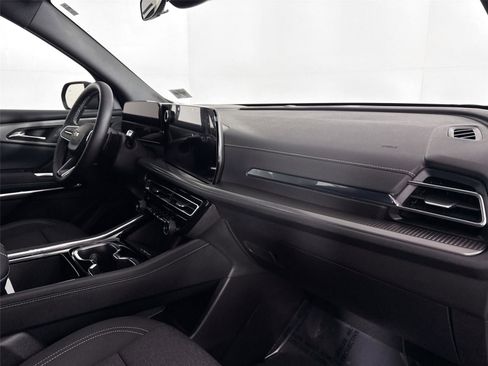 Used 2026 Chevrolet Traverse LT image 43