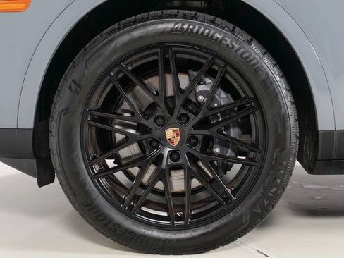 Certified 2026 Porsche Cayenne Coupe AWD/4WD image 35