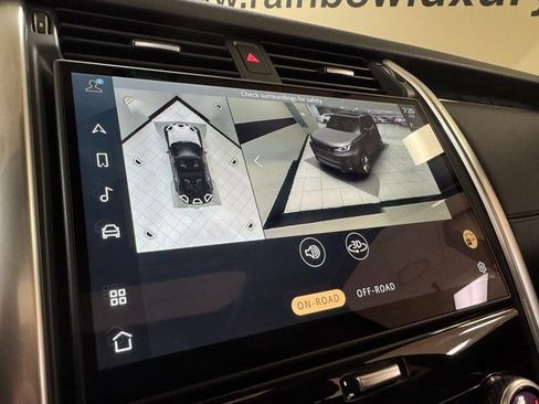 Used 2024 Land Rover Discovery S image 16