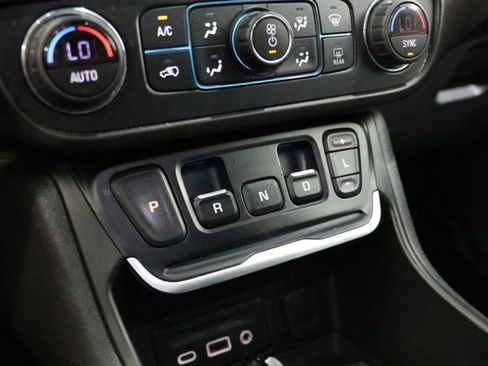 Used 2021 GMC Terrain SLT w/ Infotainment Package II AWD/4WD image 31