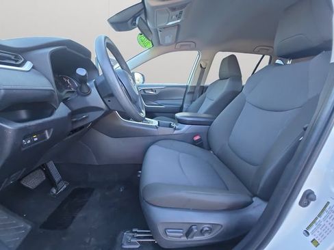 Used 2025 Toyota RAV4 XLE AWD/4WD image 9