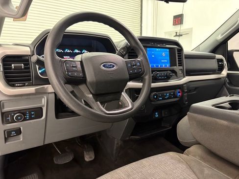 Used 2021 Ford F150 XLT RWD image 2
