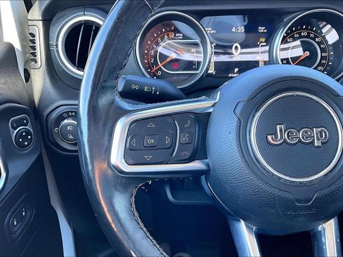 Certified 2020 Jeep Gladiator Overland AWD/4WD image 6