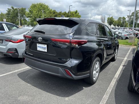 Used 2023 Toyota Highlander L FWD image 21
