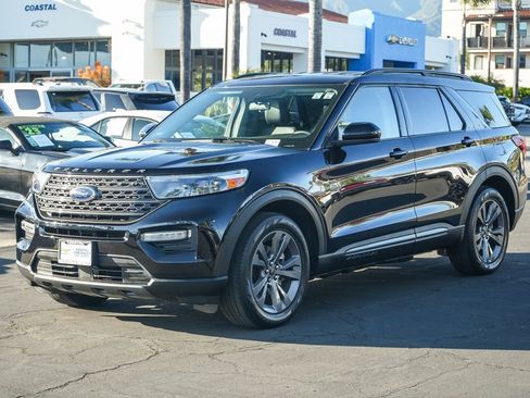 Used 2022 Ford Explorer XLT w/ Equipment Group 202A RWD image 3