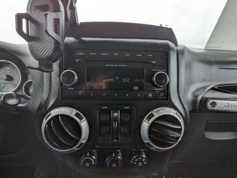 Used 2012 Jeep Wrangler Unlimited Sahara AWD/4WD image 17