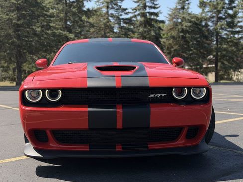 Used 2016 Dodge Challenger SRT Hellcat RWD image 2