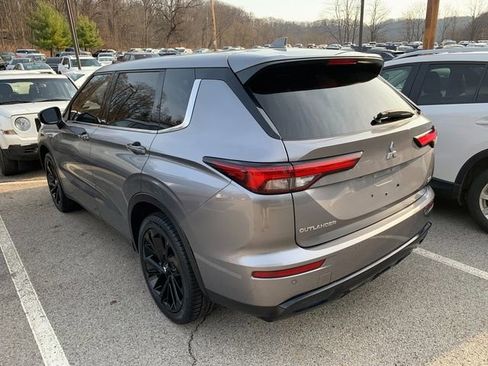 Used 2022 Mitsubishi Outlander SEL Black Edition image 2