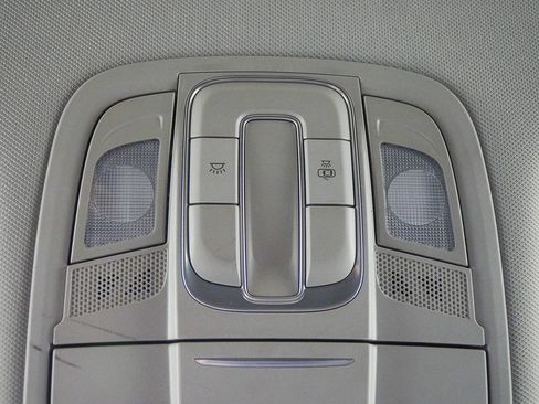 Used 2020 Hyundai Santa Fe SEL image 25