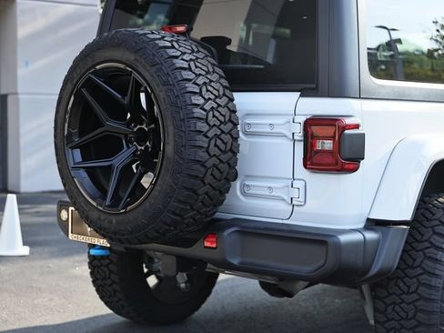 Used 2022 Jeep Wrangler Unlimited Sahara w/ Cold Weather Group AWD/4WD image 10