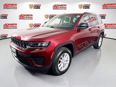 Used 2023 Jeep Grand Cherokee Laredo w/ Luxury Tech Group I AWD/4WD image 13