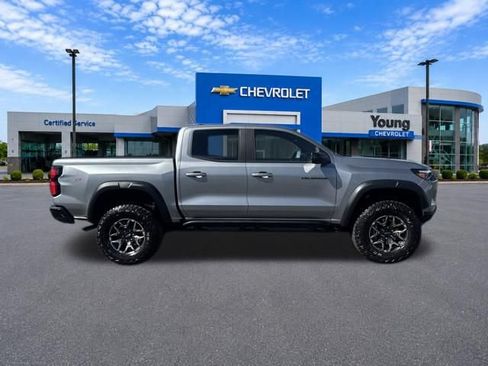 Used 2026 Chevrolet Colorado ZR2 w/ Technology Package AWD/4WD image 8