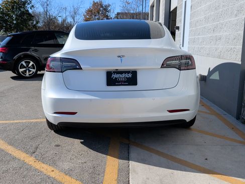 Used 2020 Tesla Model 3 Standard Range image 9