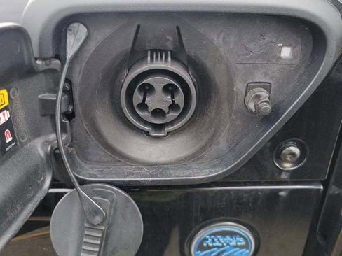 Used 2023 Jeep Wrangler Unlimited Rubicon 4xe AWD/4WD image 19