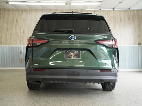 Used 2022 Toyota Sienna XLE w/ XLE Plus Package image 8