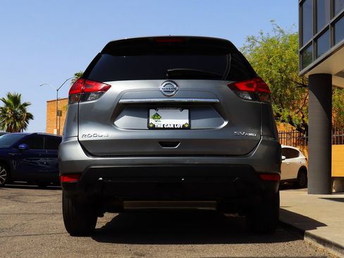 Used 2018 Nissan Rogue SV AWD/4WD image 12