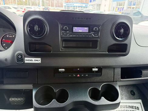 Used 2025 Mercedes-Benz Sprinter 2500 image 12