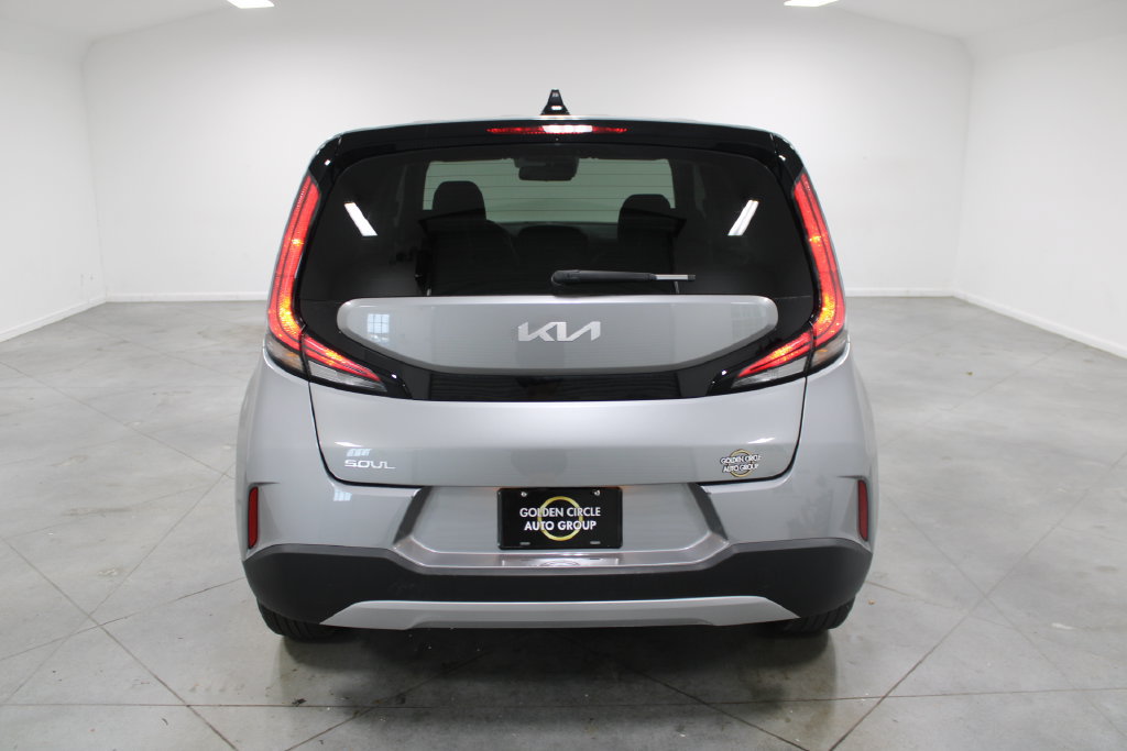 Used 2025 Kia Soul LX w/ LX Technology Package FWD image 8