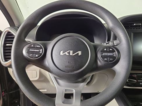 Certified 2025 Kia Soul LX w/ LX Technology Package FWD image 20