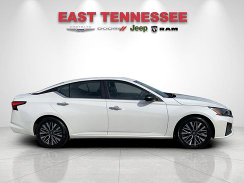 Used 2024 Nissan Altima 2.5 SV image 2