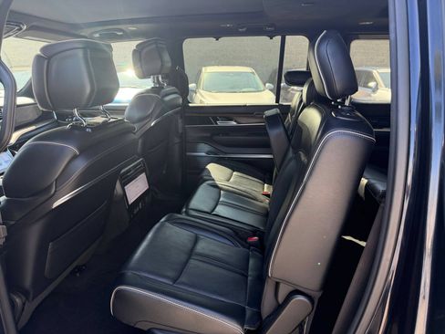 Used 2023 Jeep Grand Wagoneer Series II w/ Flexible Seating Group AWD/4WD image 28