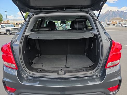 Used 2019 Chevrolet Trax LT w/ LT Convenience Package AWD/4WD image 16