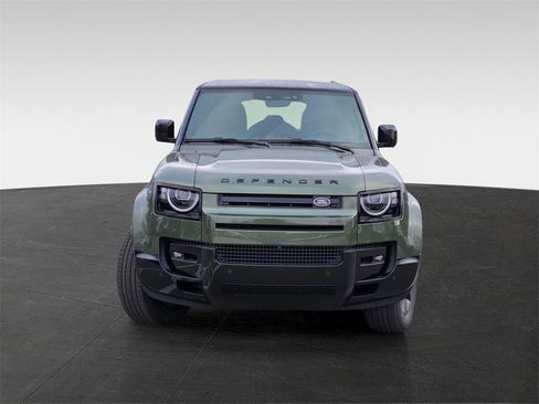 New 2026 Land Rover Defender 110 X-Dynamic SE image 2