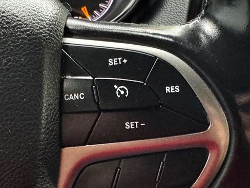 Used 2020 Jeep Grand Cherokee Limited w/ Luxury Group II image 29